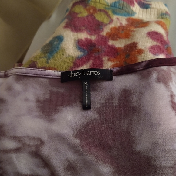 Cute top - Picture 3 of 4